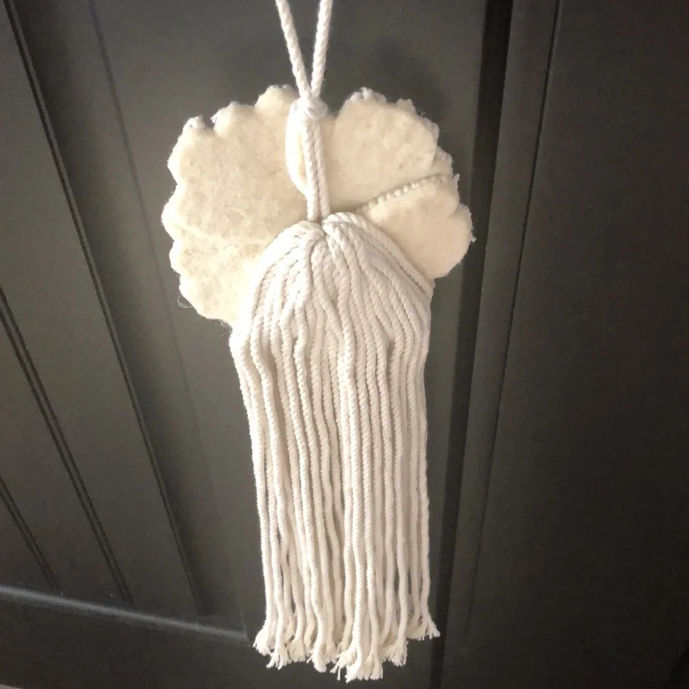 NWOT Macrame Flower Woven Wall Art Accent
